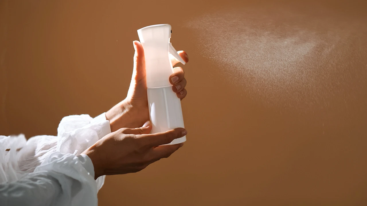 spray tan - ilustrasi berita Spray tan di salon: Kulit keemasan tanpa paparan matahari—proses dan yang perlu diketahui