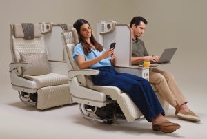 kursi premium economy listrik Emirates Perkenalkan Kursi Premium Economy… kursi premium economy listrik - ilustrasi berita Emirates Perkenalkan Kursi Premium Economy Listrik dengan Sekat…