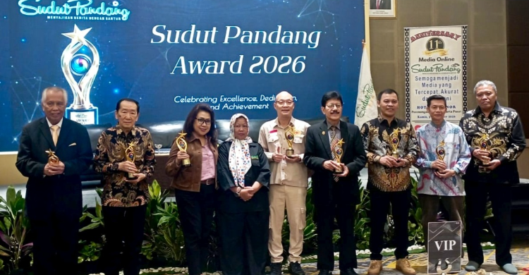 sudut pandang award Ferry Juliantono dan OC Kaligis Termasuk Penerima Sudut… sudut pandang award - ilustrasi berita Ferry Juliantono dan OC Kaligis Termasuk Penerima Sudut Pandang Award 2026