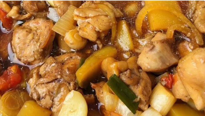 ayam kukus kecap - ilustrasi berita Resep Praktis: Ayam Kukus Kecap untuk Menu Rumahan